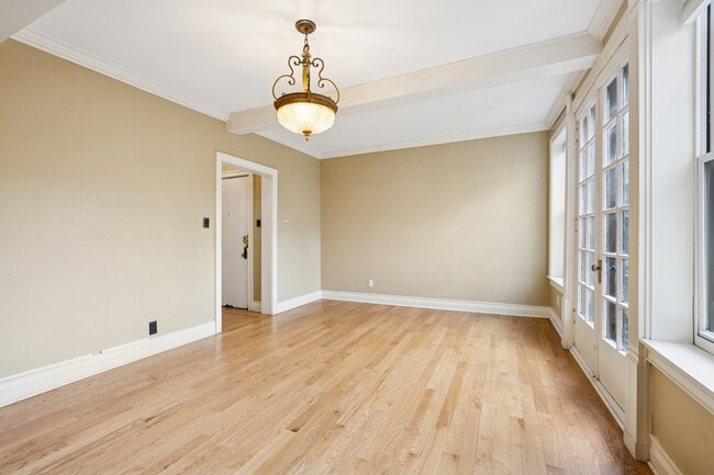 Building Photo - 2315 N Commonwealth Ave