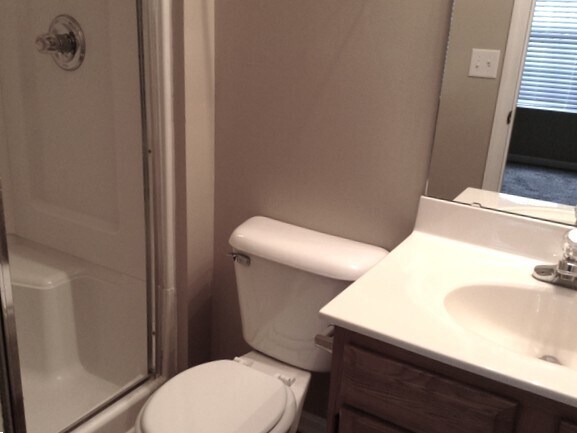 Building Photo - 3915 Little Creek Dr