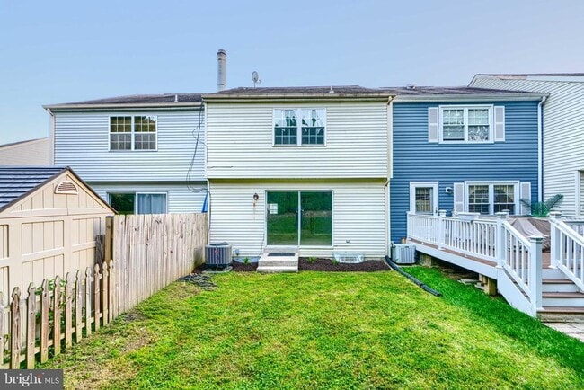 Building Photo - 28 Sandstone Ct