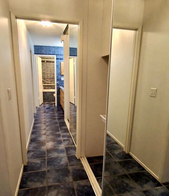 Building Photo - Watergate Garden Condo | 2 Bed, 2 Bath wit...