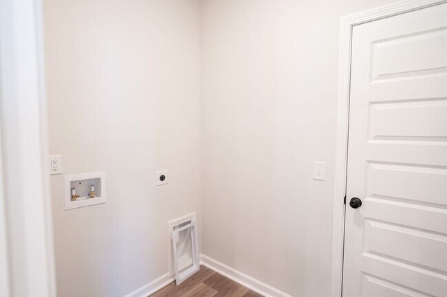 Building Photo - 142 Geranium Wy
