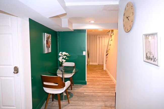 Building Photo - 1544 Oakridge Rd