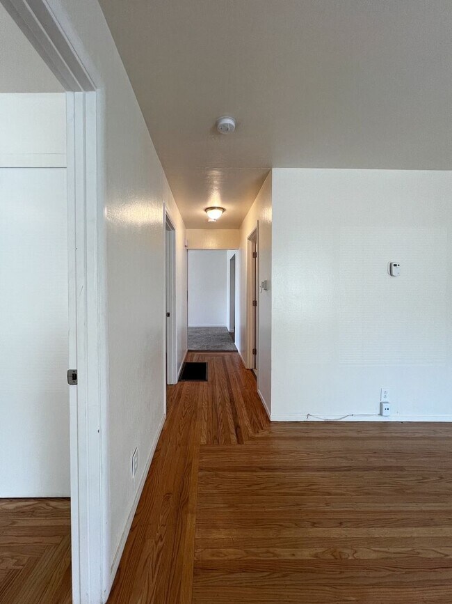 Building Photo - Charming 2 Bedroom, 1 Bathroom Home with Large Fenced Yard + Garage