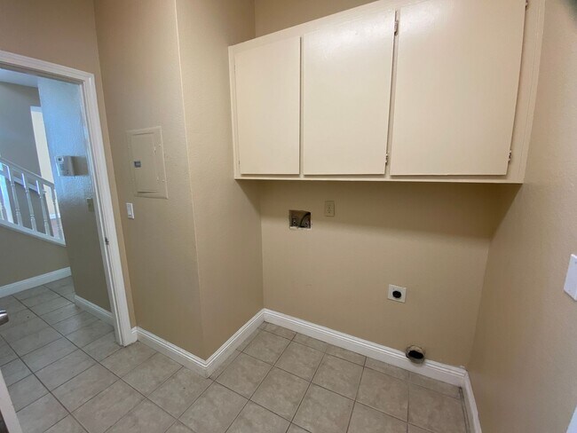 Building Photo - Lots of Natural Sunlight - Close to Travis Air Base - with No Rear Neighbors!