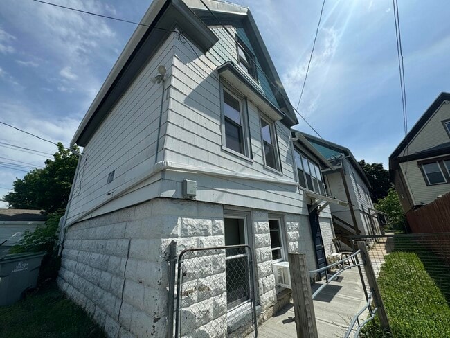 Building Photo - 2451 S 9th St