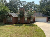 Building Photo - 2932 Lloyds Ln