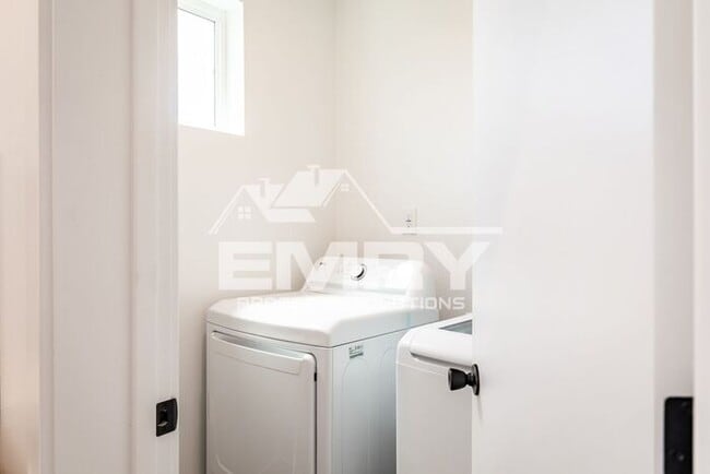 Building Photo - Student Accommodation Los Angeles CA 90018