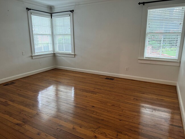 Building Photo - Beautiful Mid-town home 3br/2ba, newly ren...