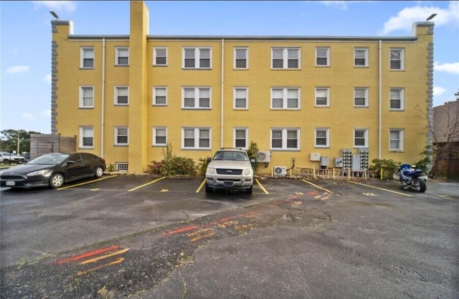 Building Photo - 9641 Norfolk Ave