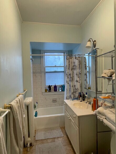 Building Photo - 32 Chatham St