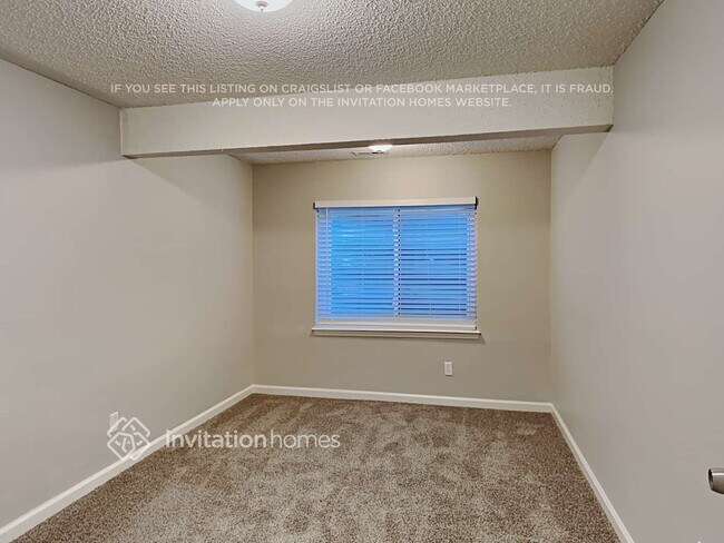 Building Photo - 3865 Valley View St