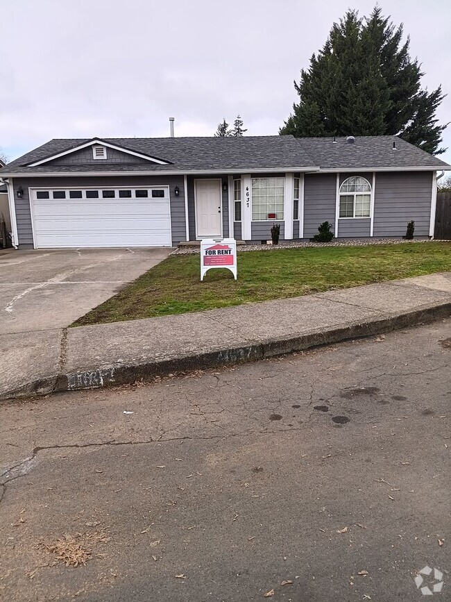 Building Photo - This Gem Of A House is Ready For You!