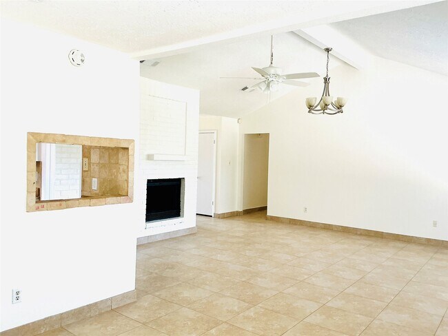 Building Photo - 16719 Maplemont Dr