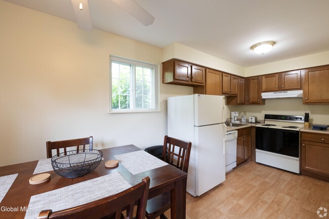 Building Photo - 2568 Western Ave