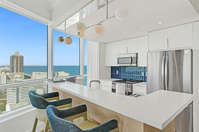 Building Photo - 4401 Collins Ave