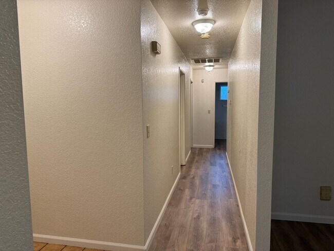 Building Photo - Large Three Bed, Two Bath Home in Stonewood Estates