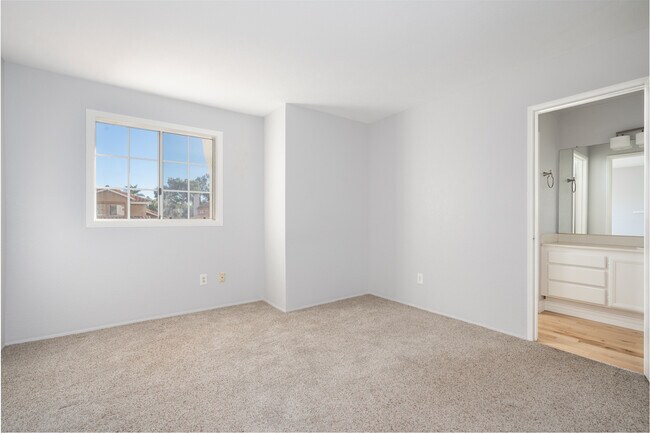 Building Photo - 9244 Calle De Vista Oeste