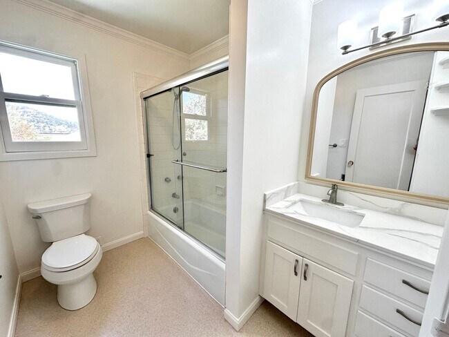 Building Photo - Charming 2-3bd Bungalow w/Pool in San Rafael