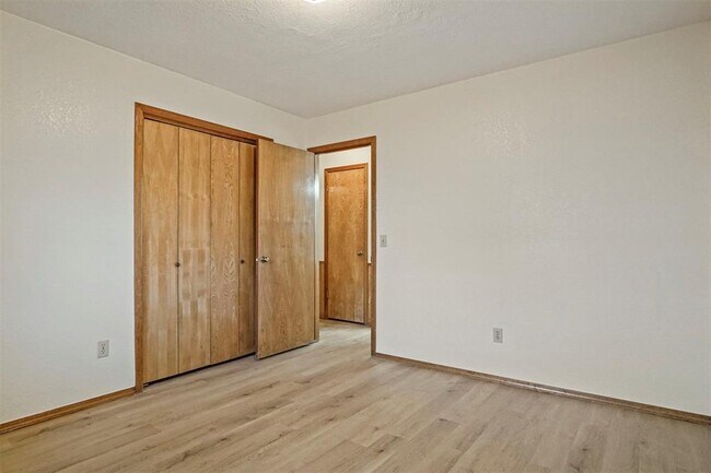 Building Photo - 1125 N Patterson Dr