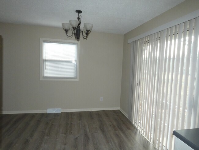 Building Photo - 5132 N Richmond Ave