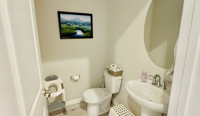 Building Photo - 8056 Central Park Way