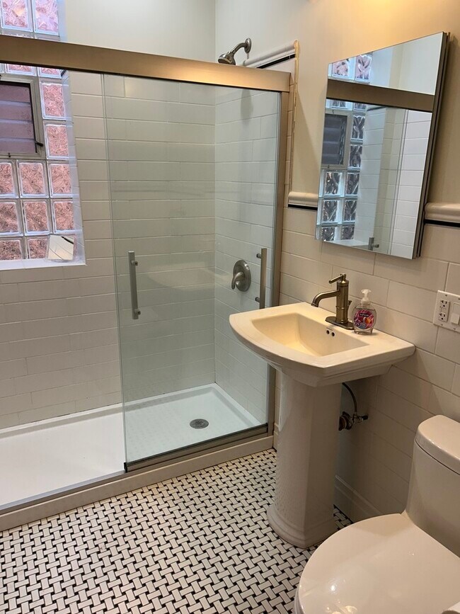 Building Photo - 2520 N Talman Ave