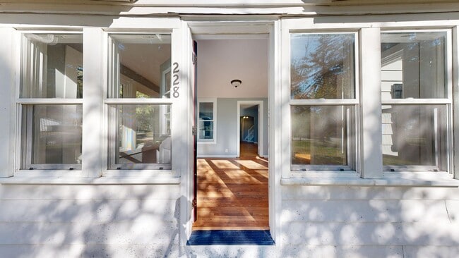 Building Photo - 3- Bedroom, 1- Bath Home with a 2 Car Gara...