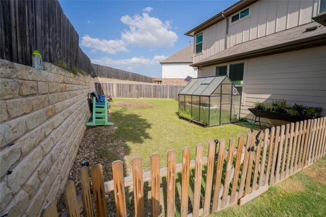 Building Photo - 121 Cloyce Ct