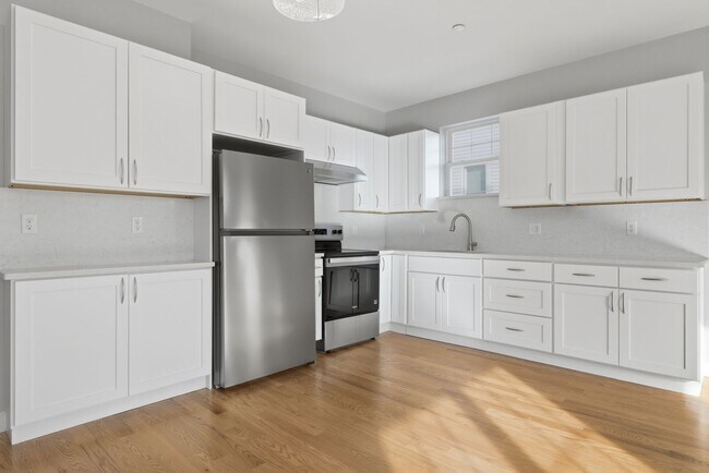 Building Photo - 19 Simon St