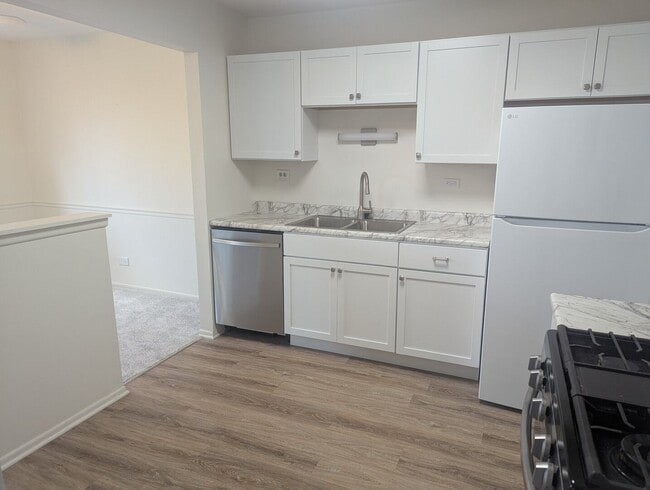 Building Photo - 600 Eastview Ct