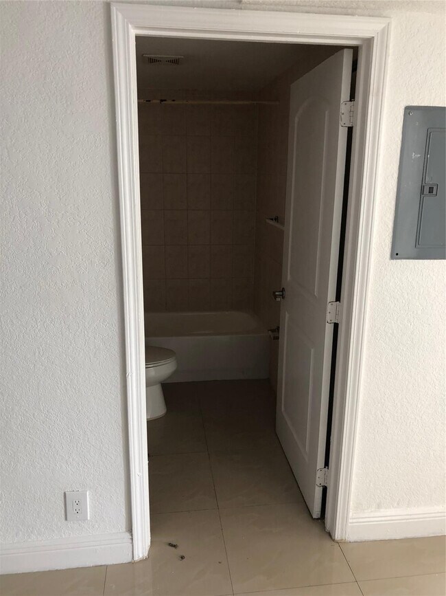 Building Photo - 110 SE 2nd St