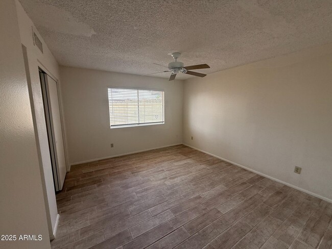 Building Photo - 3124 W Mohawk Ln
