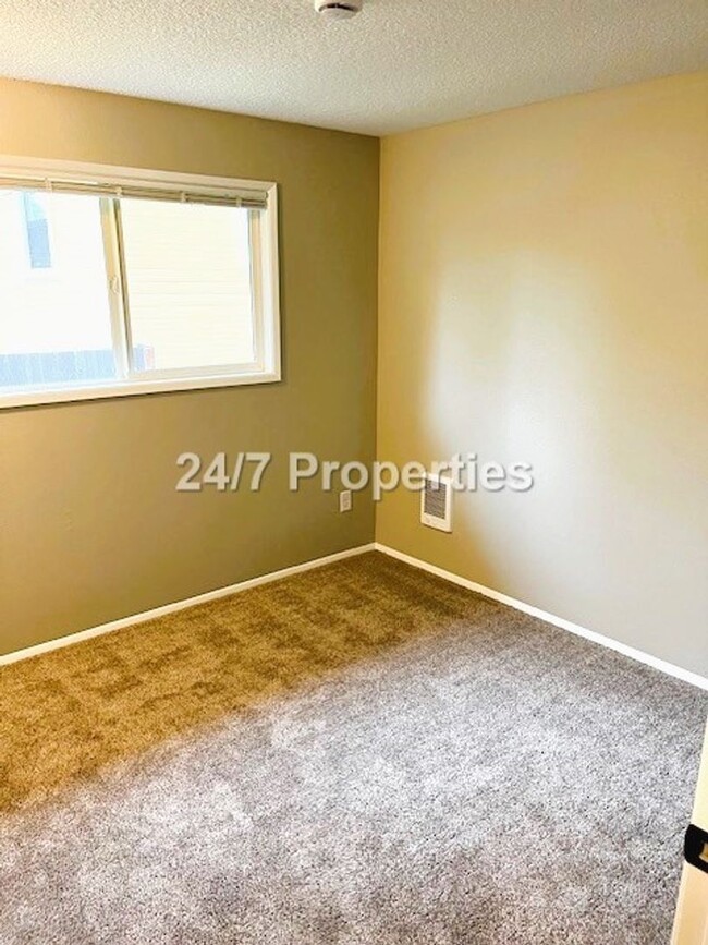 Building Photo - Fully Remodeled - 3BD I 2BA NE PDX HOME