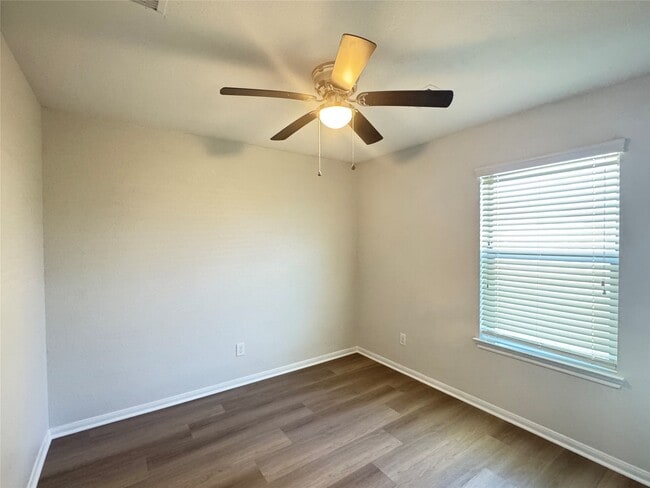 Building Photo - 7906 Emerald Oak Dr