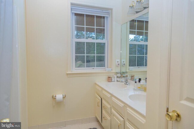 Building Photo - 500 Springvale Rd