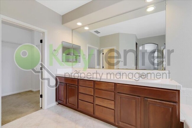 Building Photo - 6820 Cherry Ridge Cir