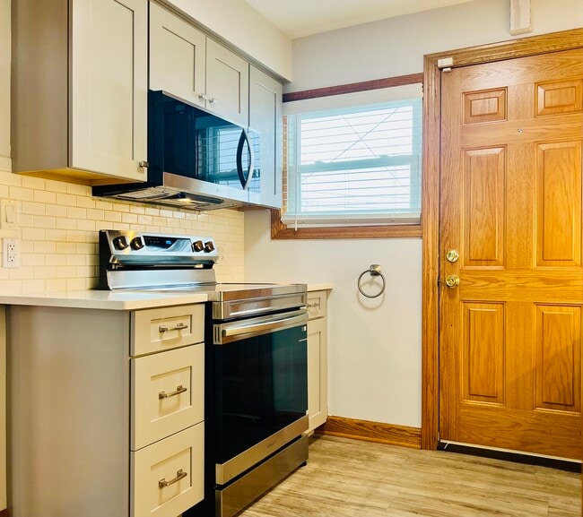 Building Photo - 5249 W 64th Pl