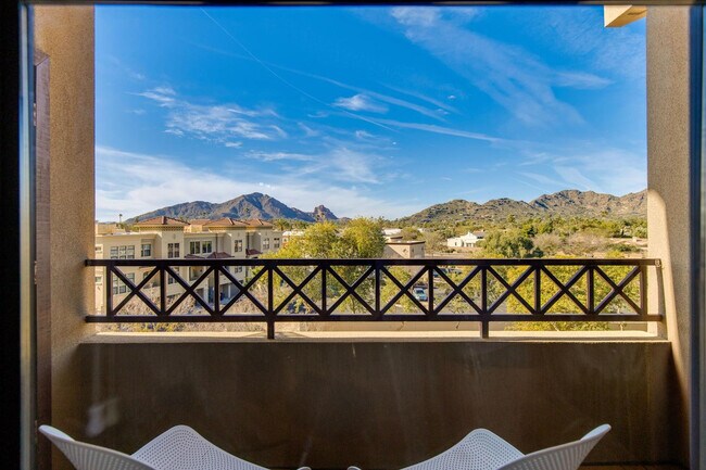 Building Photo - 7291 N Scottsdale Rd