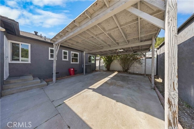 Building Photo - 2074 Summit Ave