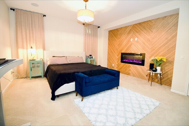 Building Photo - Former MODEL HOME | Great Location