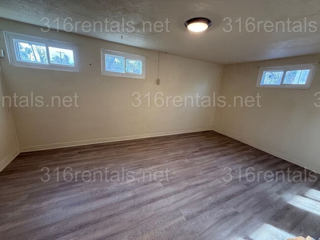 Building Photo - $625 - 1 bedroom / 1 bathroom - Apartment in the McCormick Neighborhood
