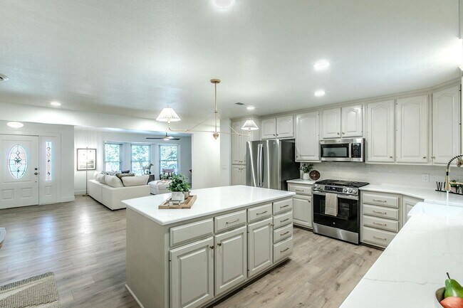 Building Photo - 5220 Lake Charles Dr