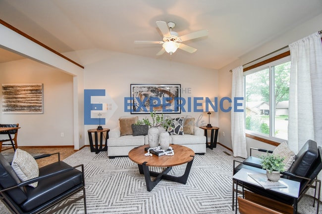 Building Photo - 705 N Montgomery Ct