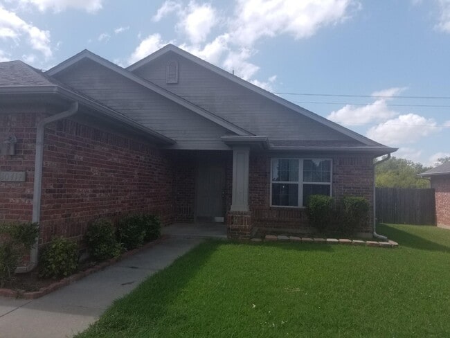 Primary Photo - Beautiful 3 bedroom home near SW 104th and...