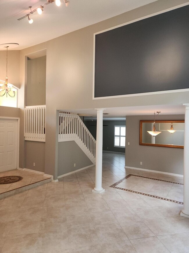Building Photo - 5242 Victoria Cir