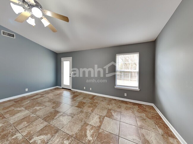 Building Photo - 2106 Bimelech Ln