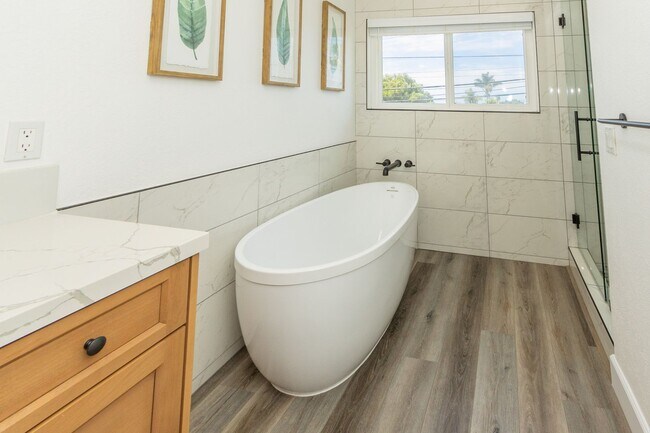 Building Photo - Beautiful 3Bed/2.5Bath Oceanview Home in C...