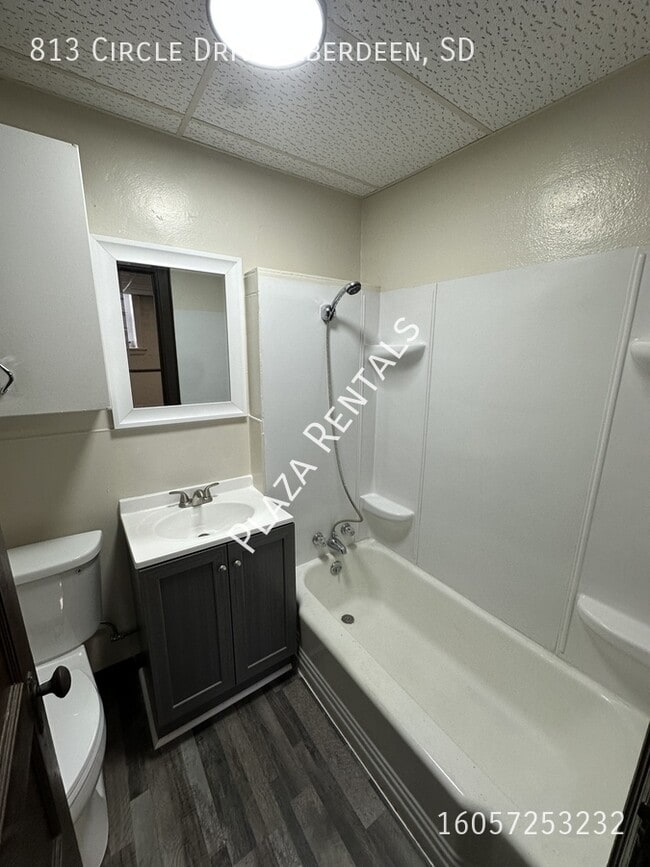 Building Photo - 19 7th Ave SE