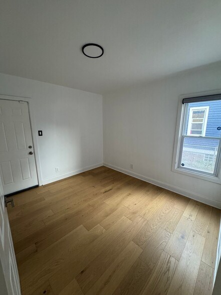 Building Photo - 15318 Murray Hill St