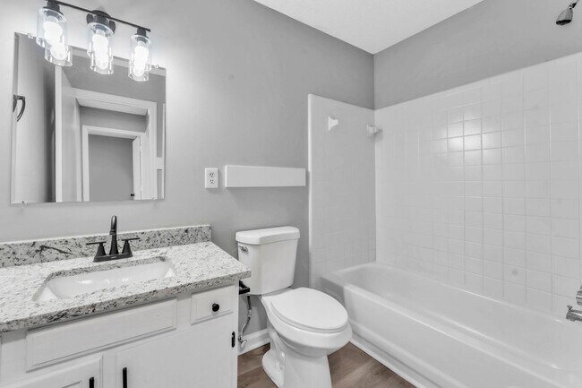 Building Photo - *NEWLY RENOVATED* 3 Bedroom Townhouse in D...
